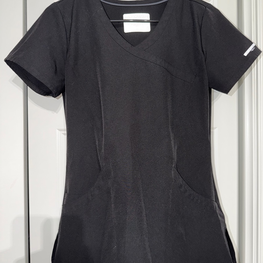 Black barco sketchers Women's scrub top